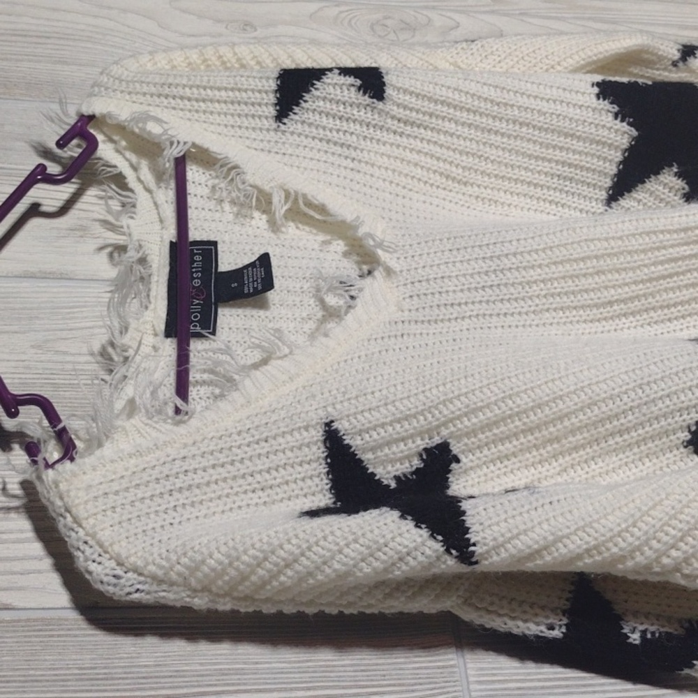 Oversized Star Sweater W/ Fringe! - Picture 5 of 15